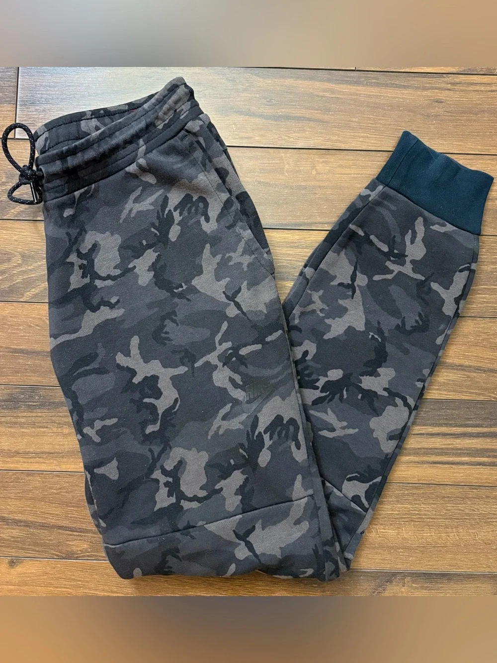 Nike Tech Camo Joggers. Size M - Picture 3 of 11
